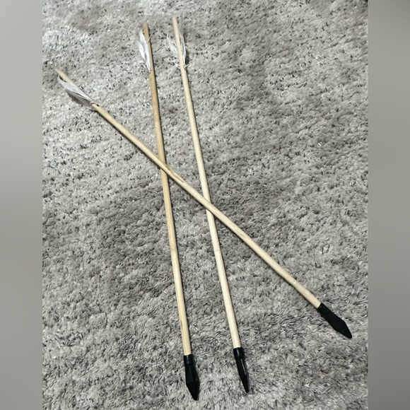 Bow and Arrow Set with Quiver - Picture 4 of 5